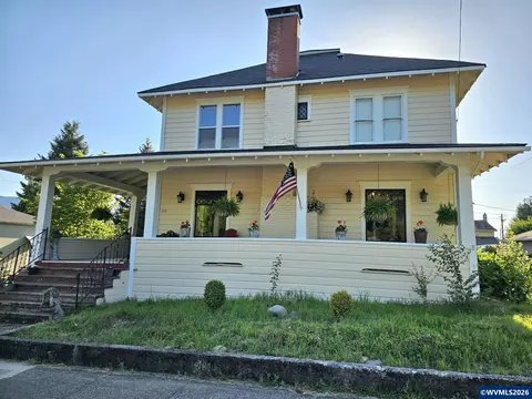 329 S 1st Ave, Mill City, OR 97360