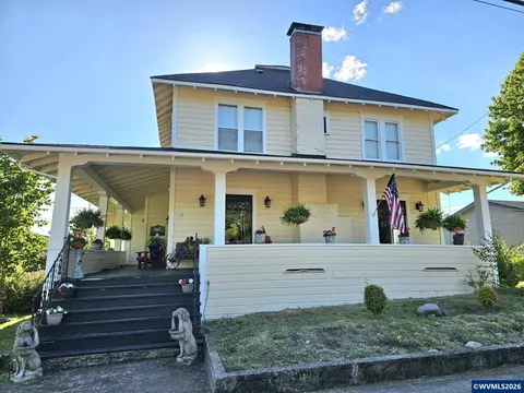 329 S 1st Ave, Mill City, OR 97360