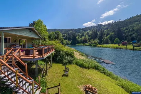 5944 S River Lp Lp, Lincoln City, OR 97367