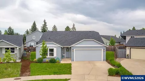 2271 Cheadle Lake Ct, Lebanon, OR 97355