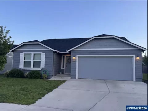 2271 Cheadle Lake Ct, Lebanon, OR 97355