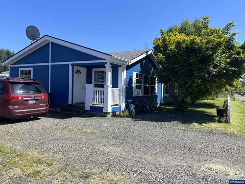 210 NW Grinstead St, Siletz, OR 97380