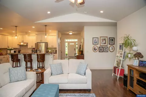 2921 Butterfly Ave NW, Salem, OR 97304