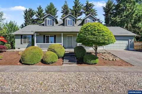 916 Travis Dr NE, Silverton, OR 97381