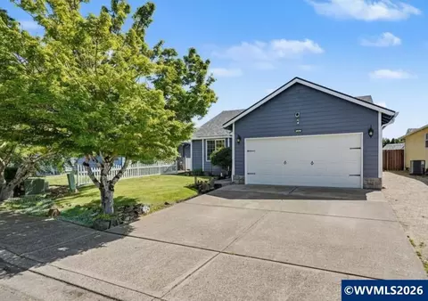 4226 Great Plains Dr NE, Salem, OR 97305
