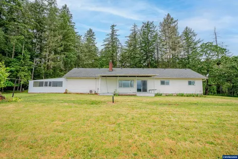 40025 Crestview Ln, Lebanon, OR 97355
