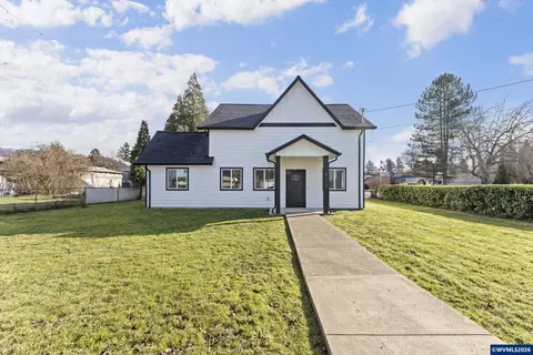 413 S Trade St, Amity, OR 97101