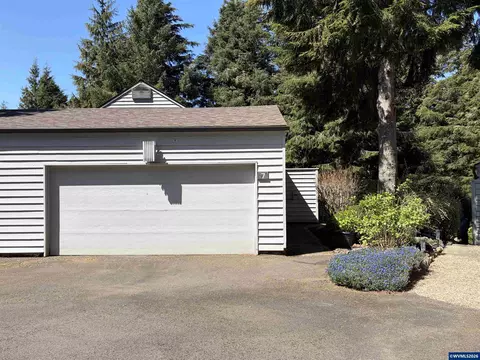 600 Island Drive Apt 7 Dr, Gleneden Beach, OR 97388