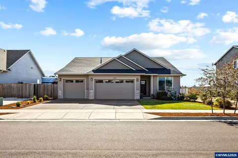 4722 Royal Dr NE, Albany, OR 97321