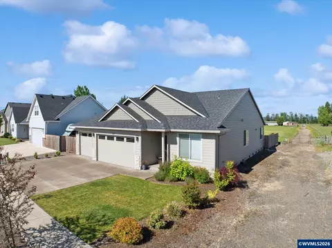 4722 Royal Dr NE, Albany, OR 97321