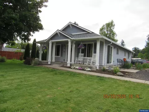 553 SW Kingwood Ave, Mill City, OR 97360