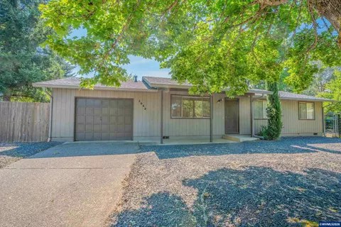 1043 26th Ct, Sweet Home, OR 97386