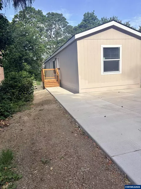 502 N 8th St #30, Philomath, OR 97370
