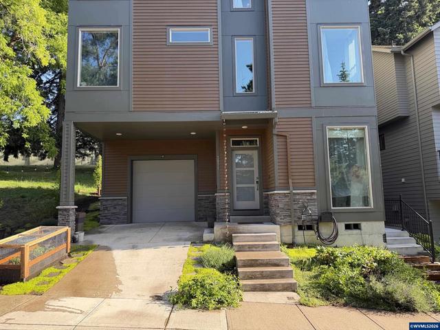 3971 Village Center Dr SE, Salem, OR 97302
