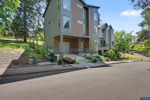 3971 Village Center Dr SE, Salem, OR 97302