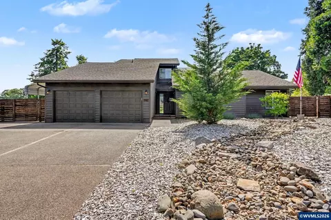 461 SE Walnut Ave, Dallas, OR 97338