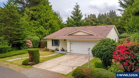 50 Ridge Pl, Depoe Bay, OR 97341