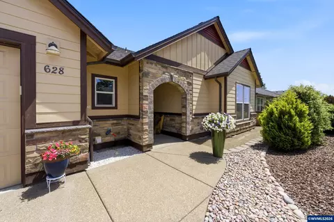 628 NW Hillcrest Dr, Dallas, OR 97338