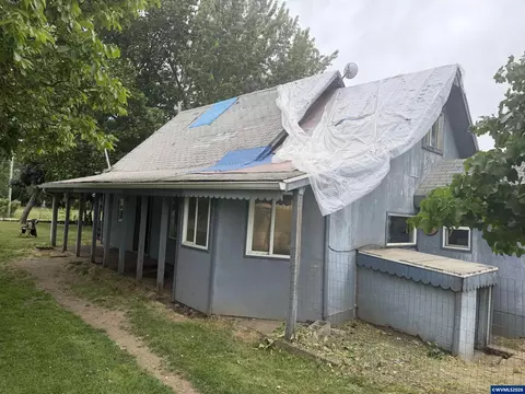 1715 Cascade Dr, Lebanon, OR 97355