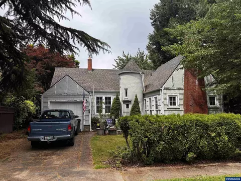 981 15th St NE, Salem, OR 97301