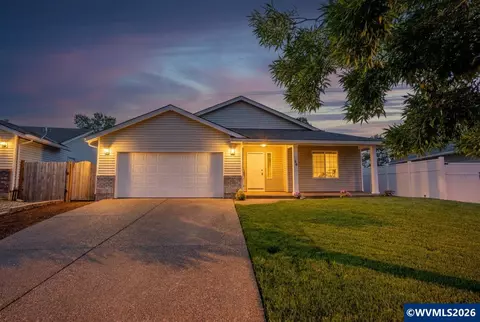 36 E Jadon Dr, Lebanon, OR 97355