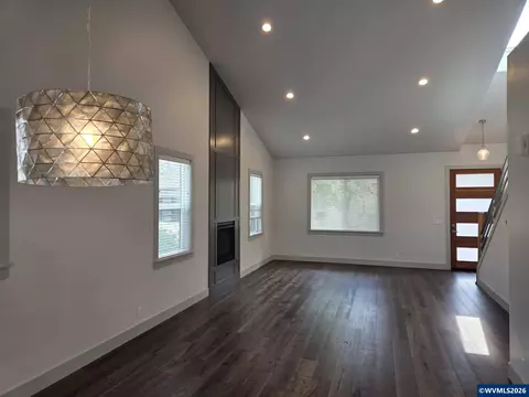 Living - 3352 Zane Ln, Eugene, OR 97404 photo 1 of 2