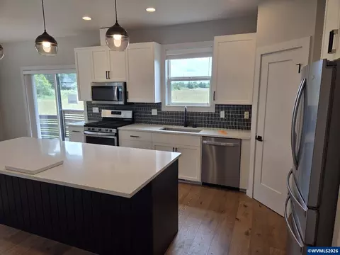 Kitchen - 3346 Zane Ln, Eugene, OR 97404 photo 3 of 3