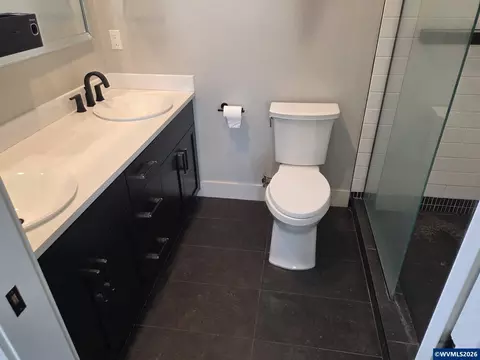 Bath - 3346 Zane Ln, Eugene, OR 97404 photo 1 of 3