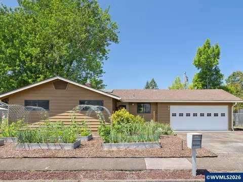 2250 NW Highland Dr, Corvallis, OR 97330