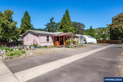 47507 School St, Oakridge, OR 97463