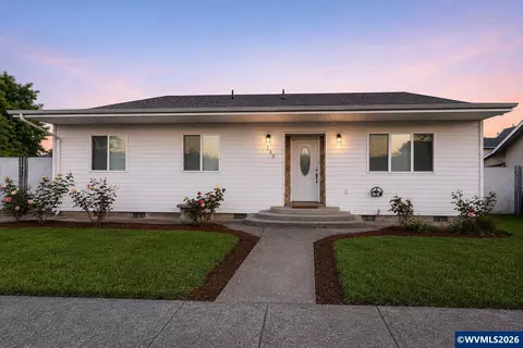 730 Burton St, Harrisburg, OR 97446