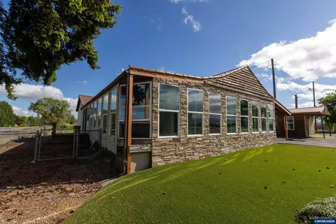 1590 W 2nd St, Halsey, OR 97348