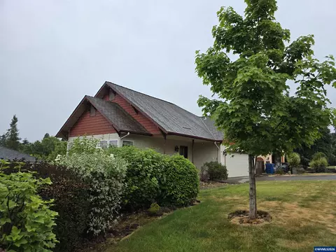 80 Sweden Cir, Silverton, OR 97381