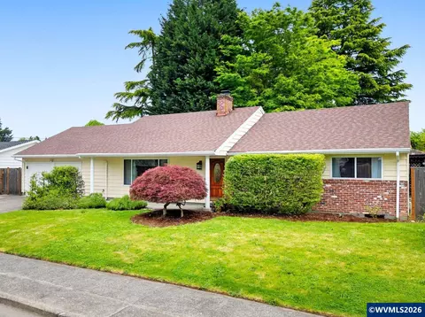 7470 SW Hillcrest Pl, Beaverton, OR 97008