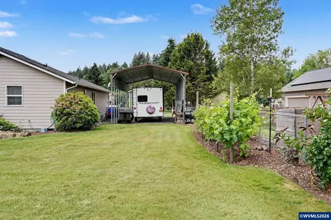Exterior - 762 3rd St, Lyons, OR 97358 photo 10 of 11