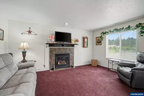 Living - 762 3rd St, Lyons, OR 97358 photo 1 of 3