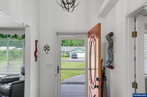 Entry Way - 762 3rd St, Lyons, OR 97358 photo 1 of 3