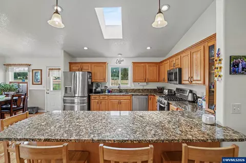 Kitchen - 762 3rd St, Lyons, OR 97358 photo 4 of 4