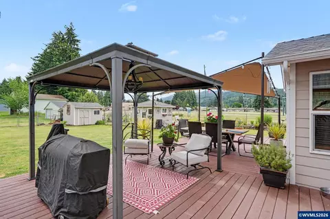 Exterior - 762 3rd St, Lyons, OR 97358 photo 8 of 11