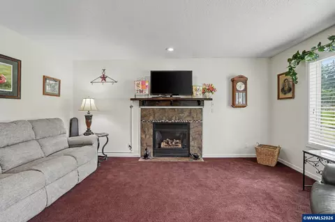 Living - 762 3rd St, Lyons, OR 97358 photo 2 of 3