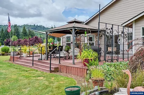 Exterior - 762 3rd St, Lyons, OR 97358 photo 7 of 11