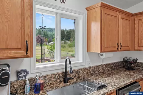 Kitchen - 762 3rd St, Lyons, OR 97358 photo 3 of 4