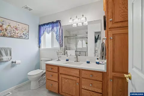 Bath - 762 3rd St, Lyons, OR 97358 photo 1 of 4