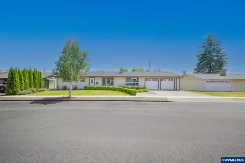 1166 N Douglas Ave, Stayton, OR 97383