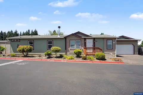 1015 Oak Apt 99 St, Silverton, OR 97381