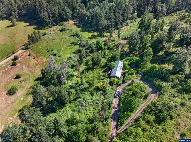 40227 Hilltop Dr, Lebanon, OR 97355