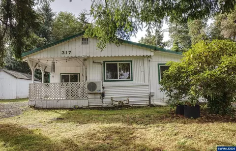 317 SE Swan Ave, Siletz, OR 97380