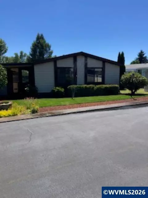 450 SE Lacreole Dr #142, Dallas, OR 97338