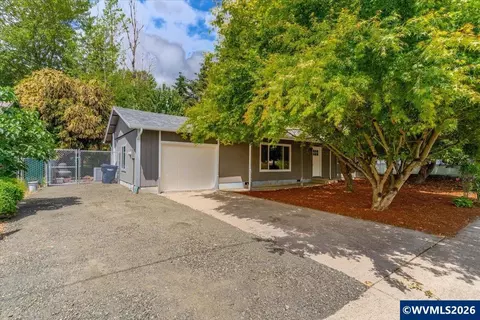 632 S 13th St, Independence, OR 97351