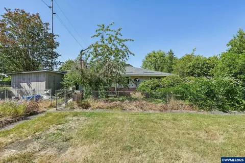 892 D St, Independence, OR 97351